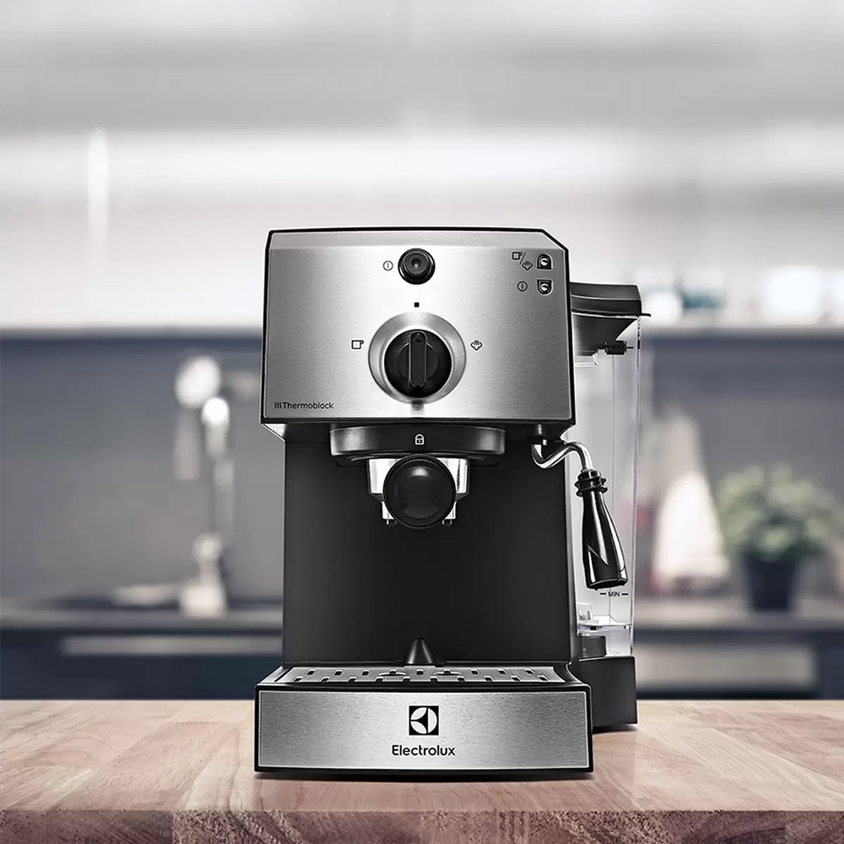 伊萊克斯 半自動義式咖啡機 E9EC1-100S