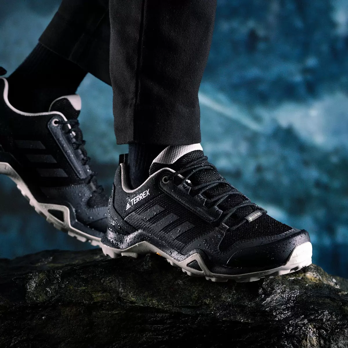 Adidas 女 Terrex 登山鞋 黑 US 8