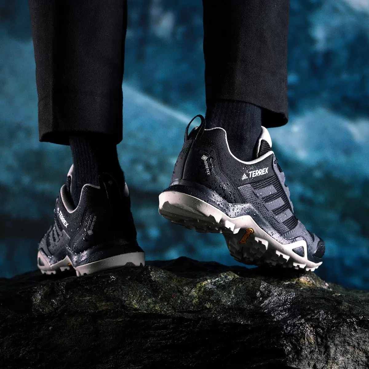 Adidas 女 Terrex 登山鞋 黑 US 7