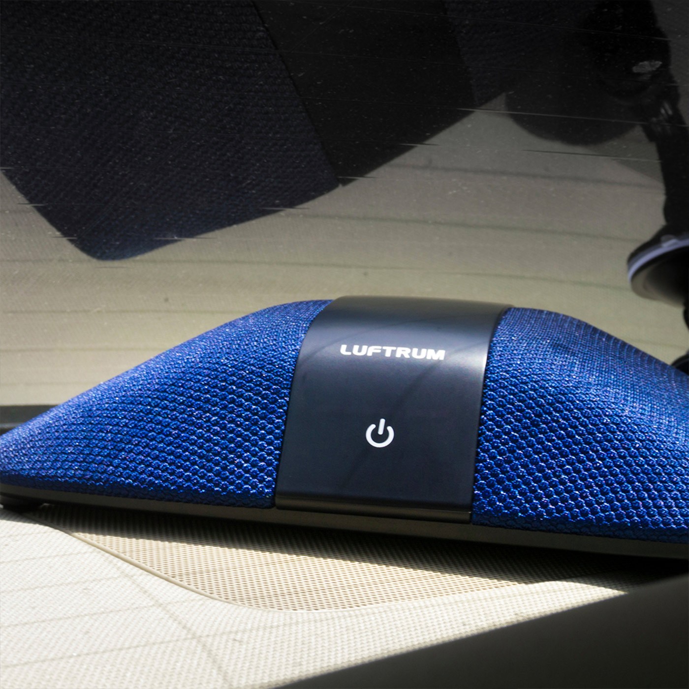 LUFTRUM瑞際可攜式車用空氣清淨機C401A-瑞典藍，一機多用，可於車內、辦公室、小會議室、個人書桌、嬰兒房等小型空間使用。