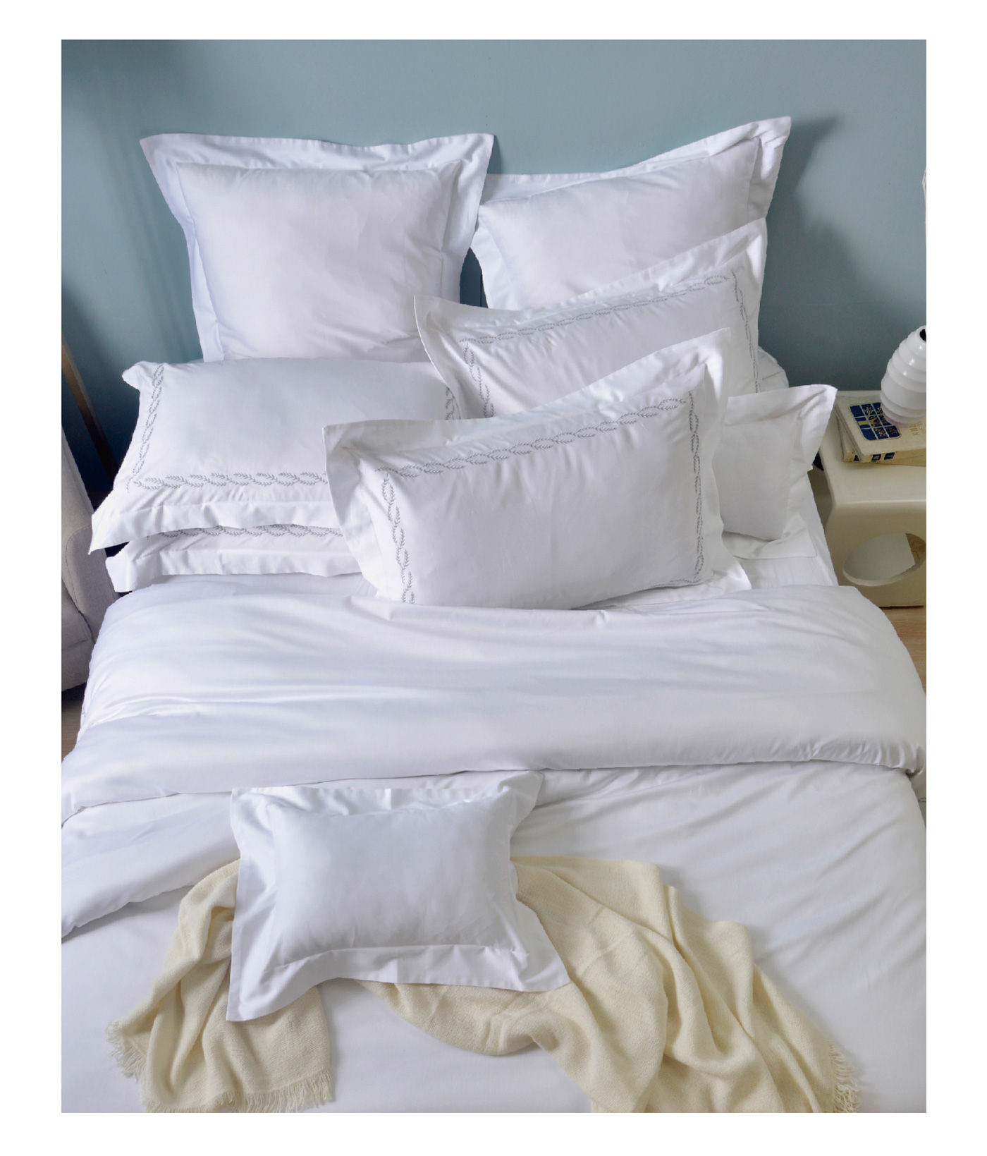 La Belle 雙人特大300織純棉刺繡被套床包4件組 葉子款 凝靚白