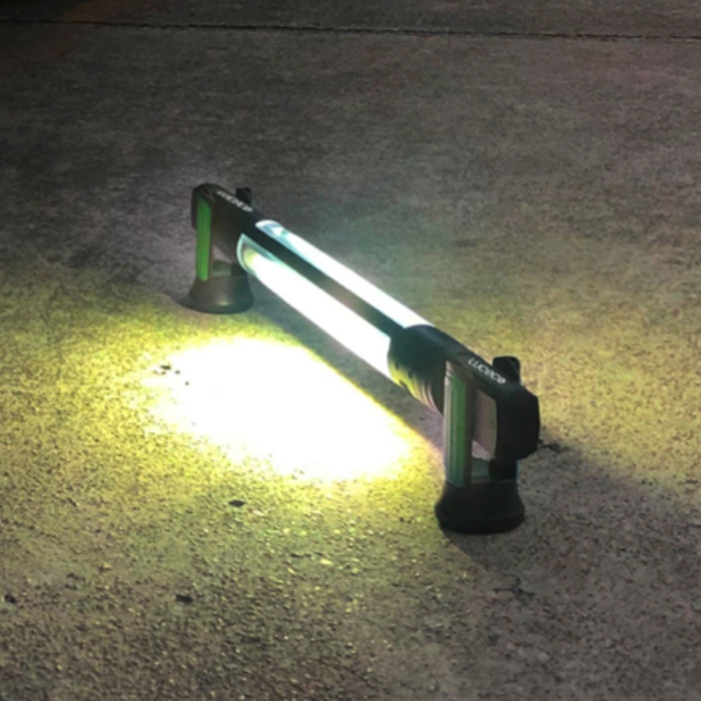 Luceco LED 充電式攜帶型探照燈
