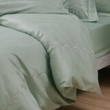 La Belle 雙人特大300織純棉刺繡被套床包4件組 180公分 X 210公分 藤蔓款 蒑草綠