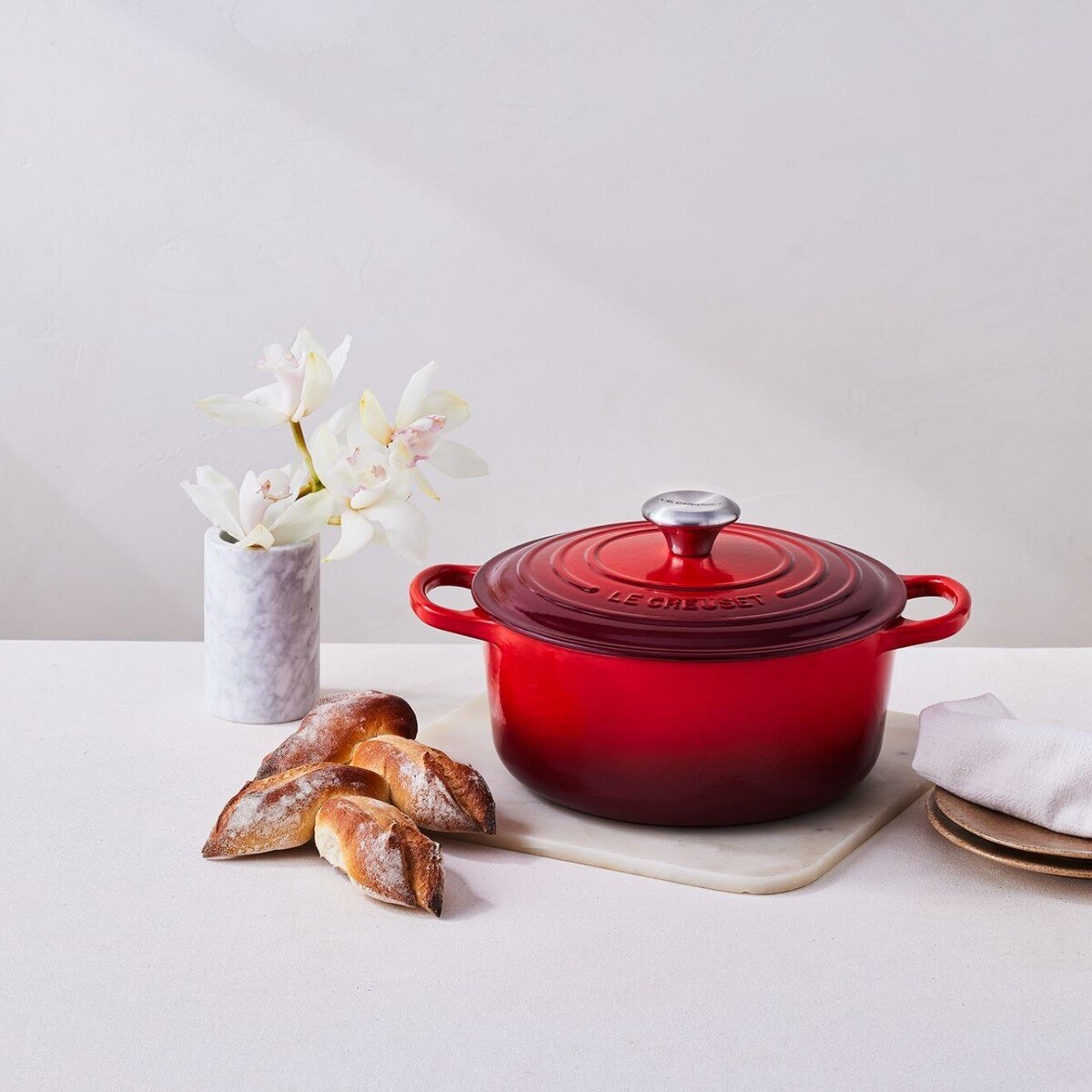 Le Creuset 雙耳圓形鑄鐵鍋 含鋼頭鍋蓋 26公分 櫻桃紅