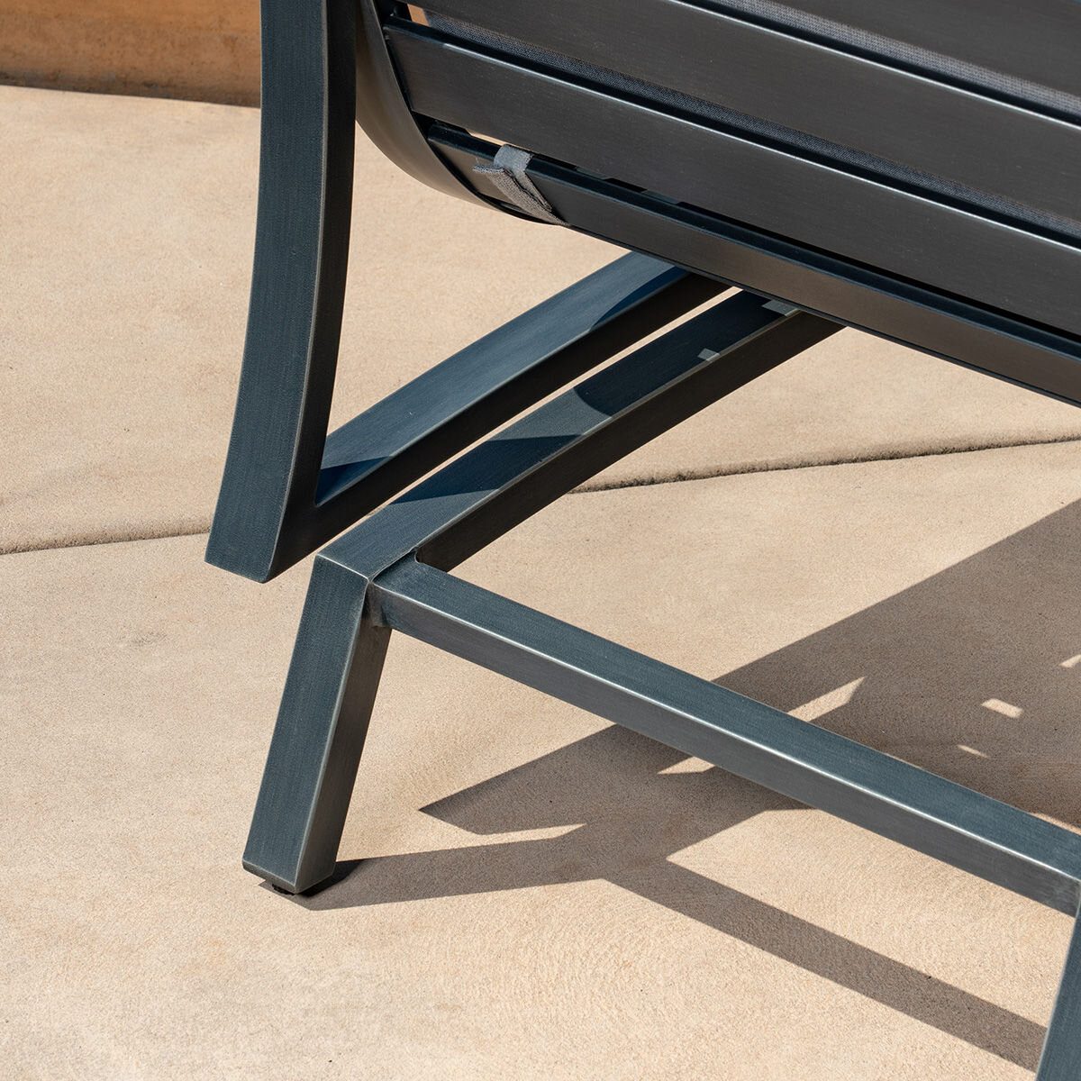 SunVilla 戶外流線型桌椅三件組 灰色